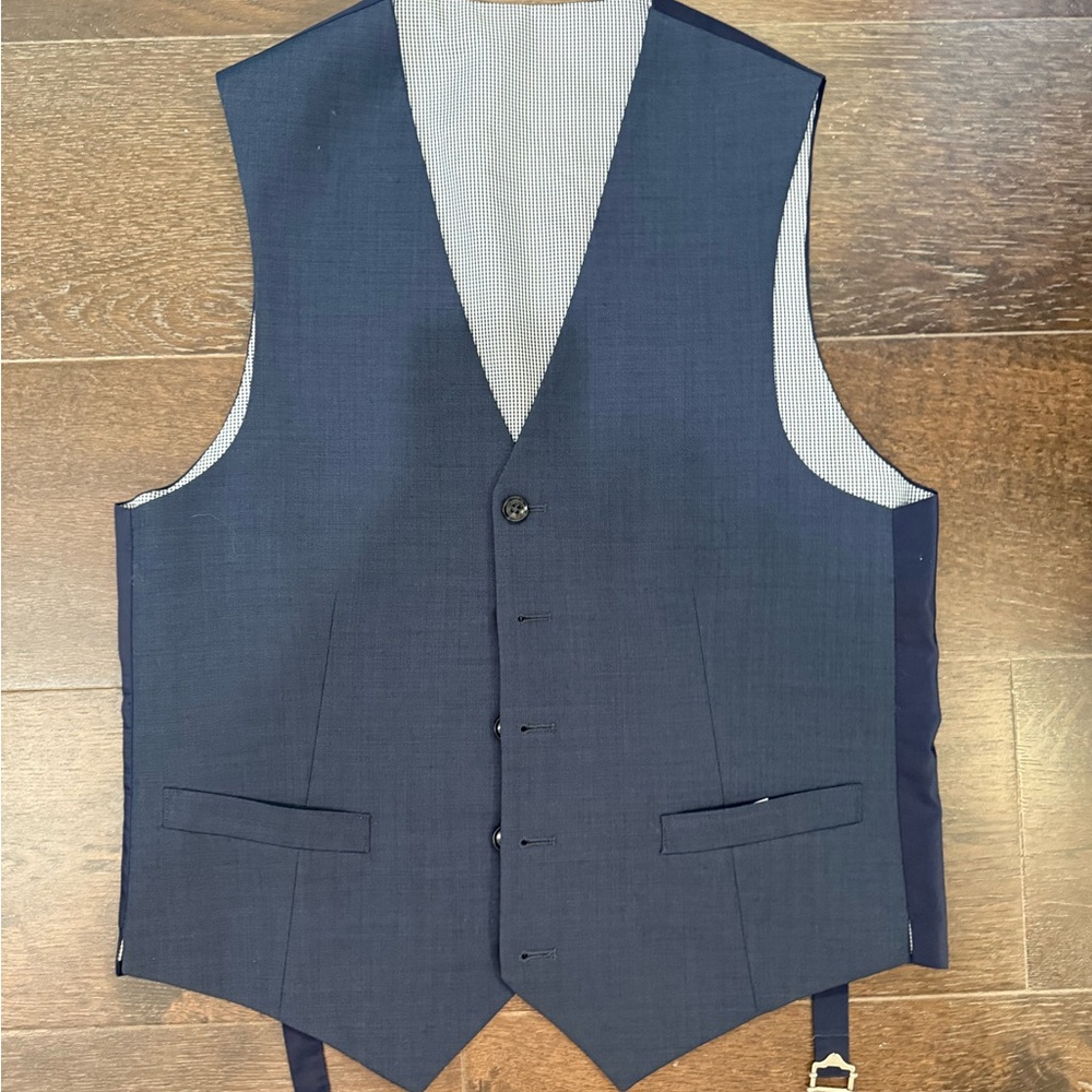 Tommy Hilfiger 3 piece suit - Picture 3 of 11